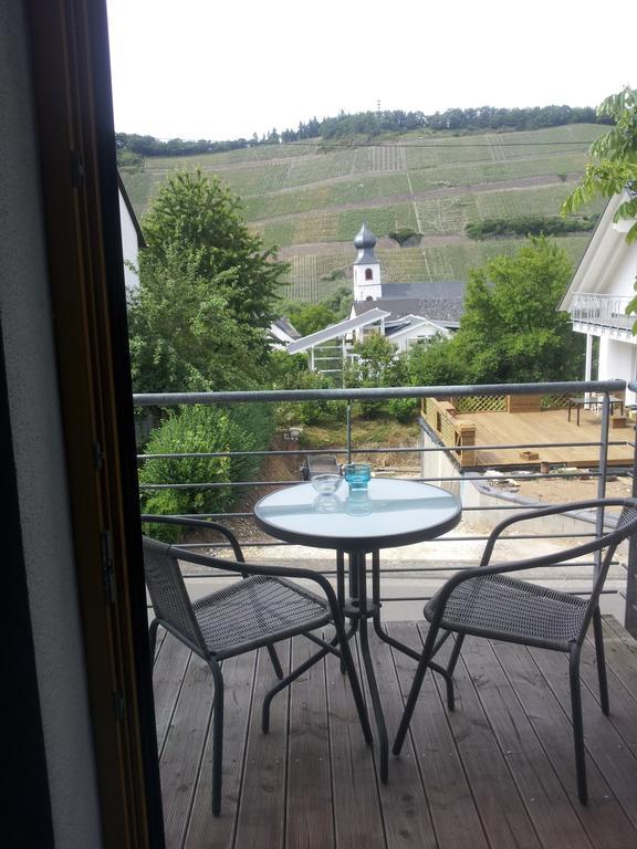 Gaestehaus Jufferpanorama Brauneberg Zimmer foto