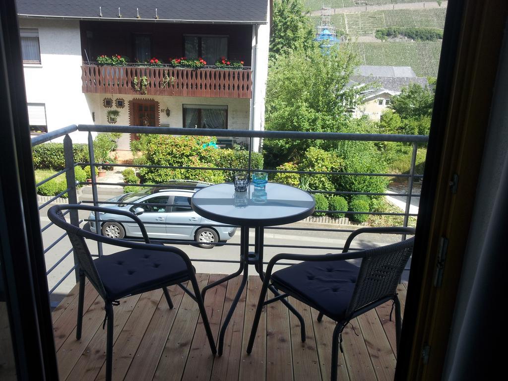 Gaestehaus Jufferpanorama Brauneberg Zimmer foto